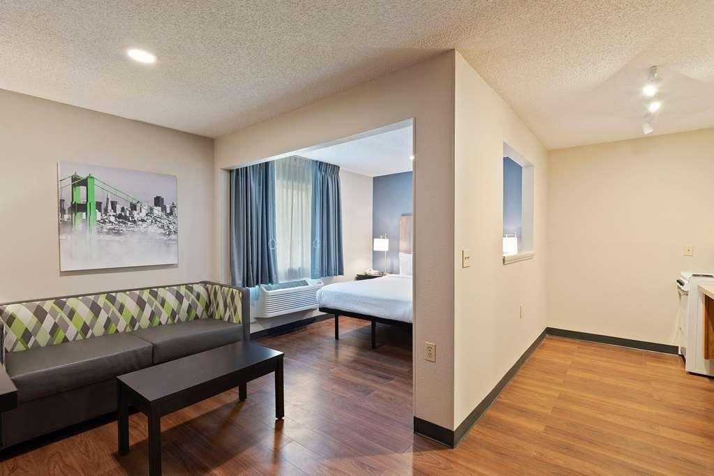 Extended Stay America Select Suites - Charlotte - University Place - E Mccullough Dr Стая снимка