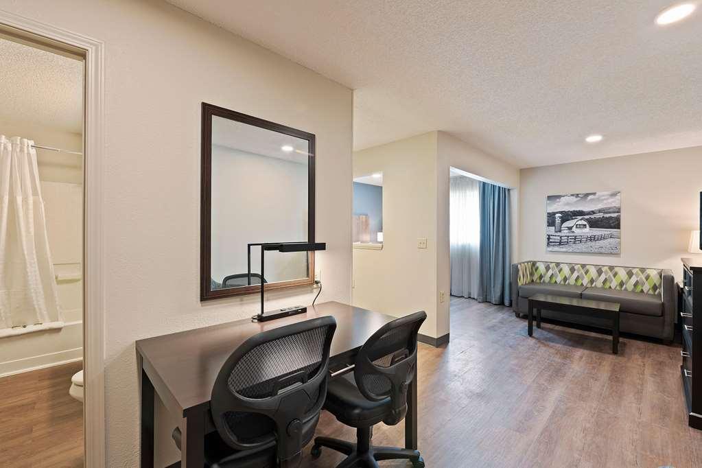 Extended Stay America Select Suites - Charlotte - University Place - E Mccullough Dr Стая снимка