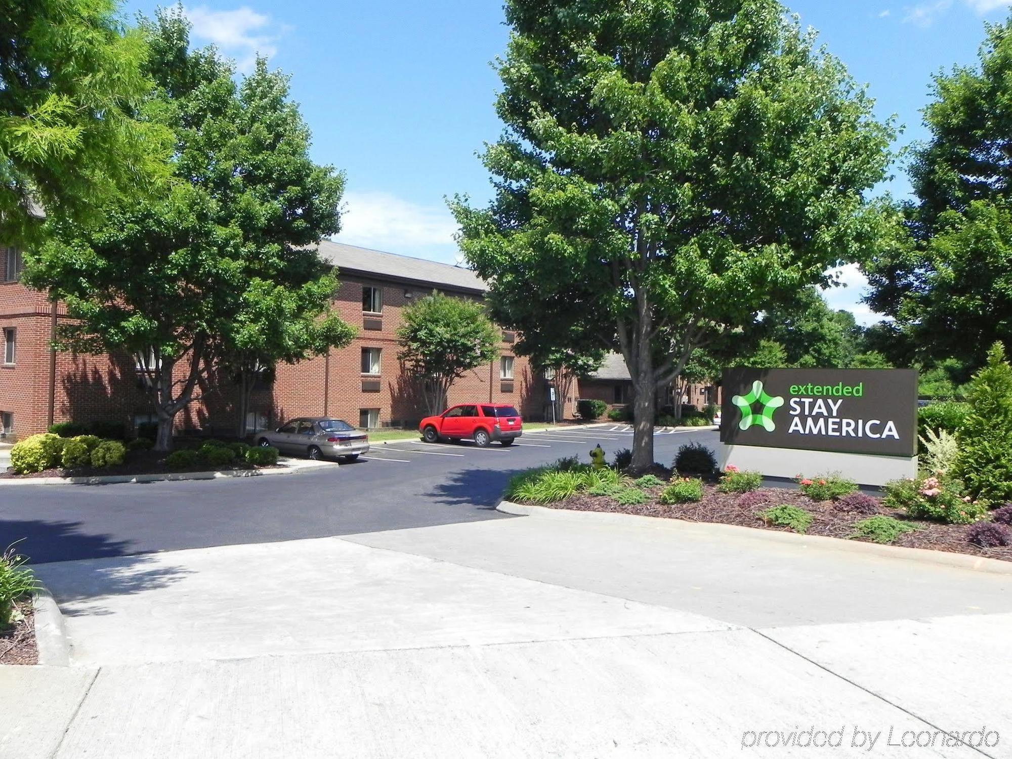 Extended Stay America Select Suites - Charlotte - University Place - E Mccullough Dr Екстериор снимка