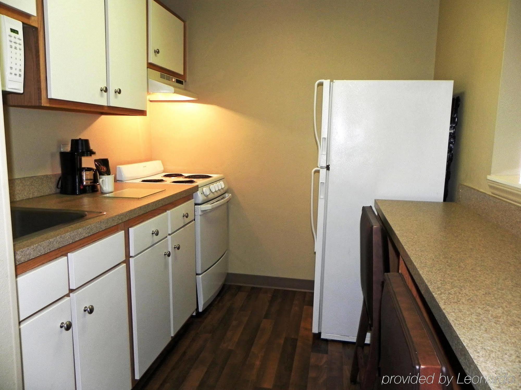 Extended Stay America Select Suites - Charlotte - University Place - E Mccullough Dr Екстериор снимка